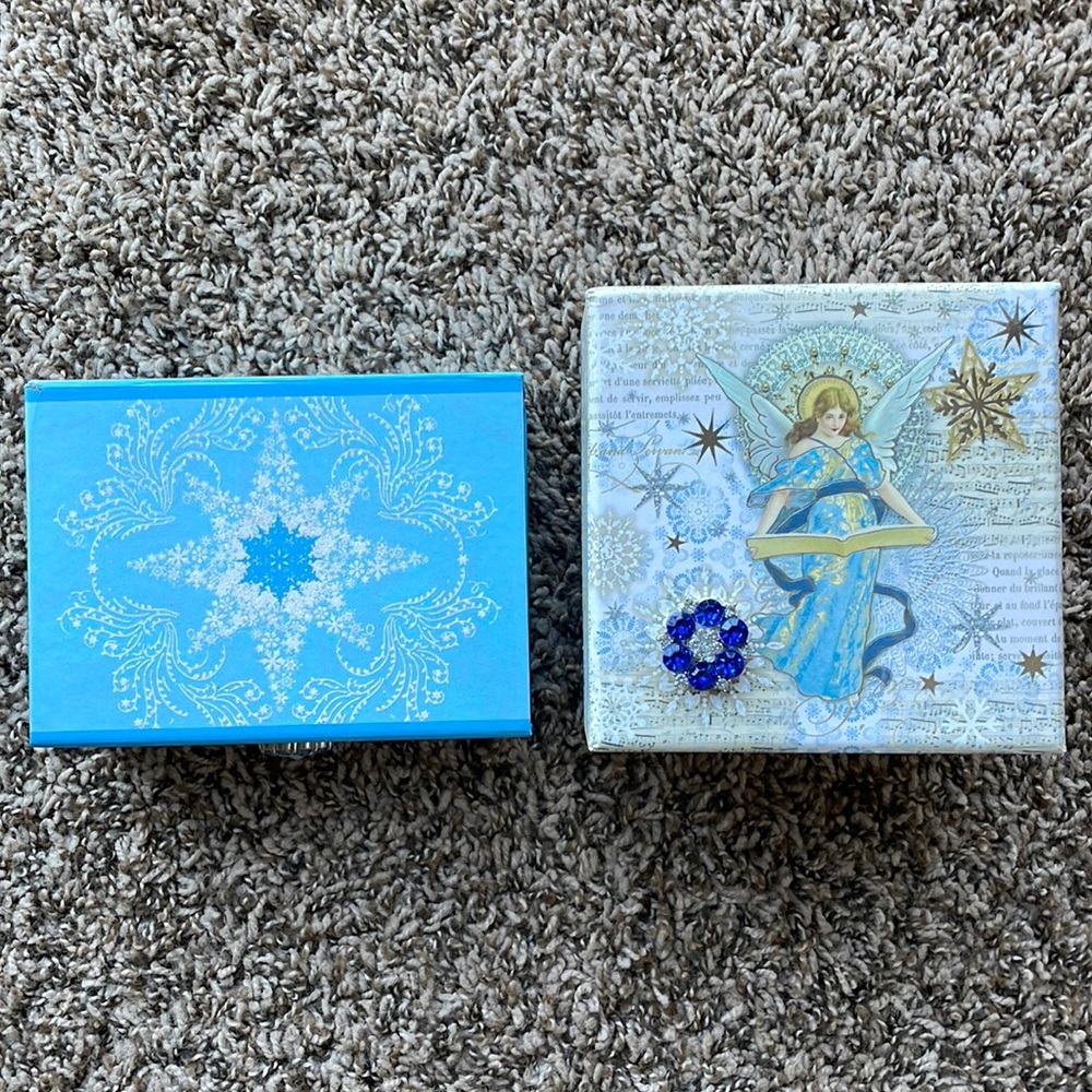❤️ 5/$25 - Set of 2 decorative gift boxes